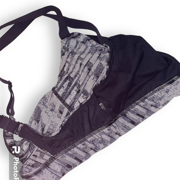 Under Armour Sports Bra Women’s Large Grey and black - Picture 6 of 7